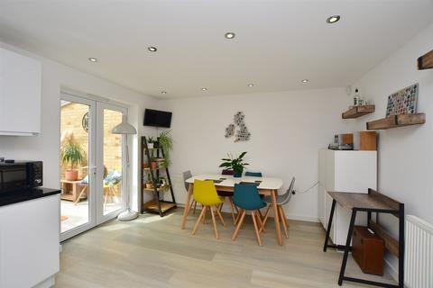 3 Moat Lane, Lower Upnor, Rochester, ME2 4GP
