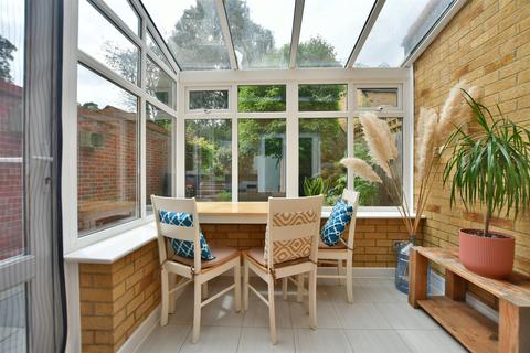 3 Moat Lane, Lower Upnor, Rochester, ME2 4GP