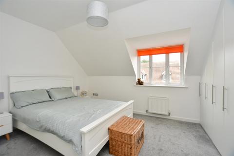 3 Moat Lane, Lower Upnor, Rochester, ME2 4GP