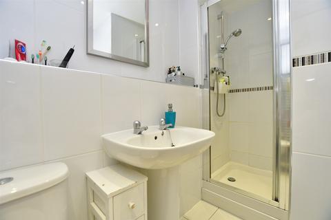 3 Moat Lane, Lower Upnor, Rochester, ME2 4GP