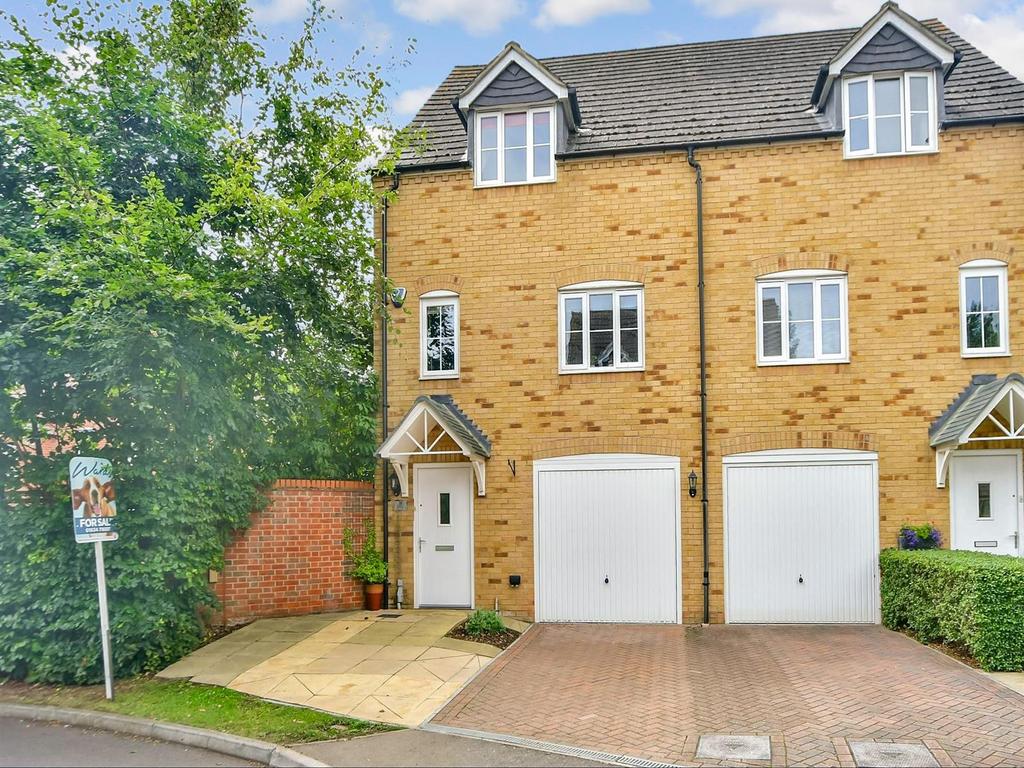 Moat Lane, Lower Upnor, Rochester, Kent 3 bed semidetached house for