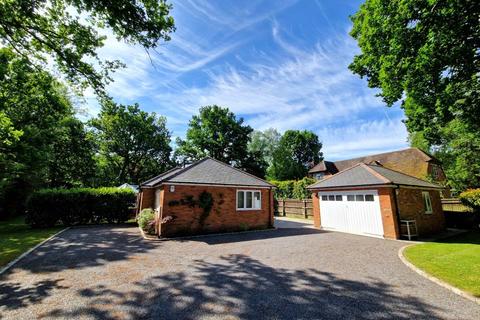 3 bedroom bungalow to rent, School Road, Hurst, Reading, Berkshire