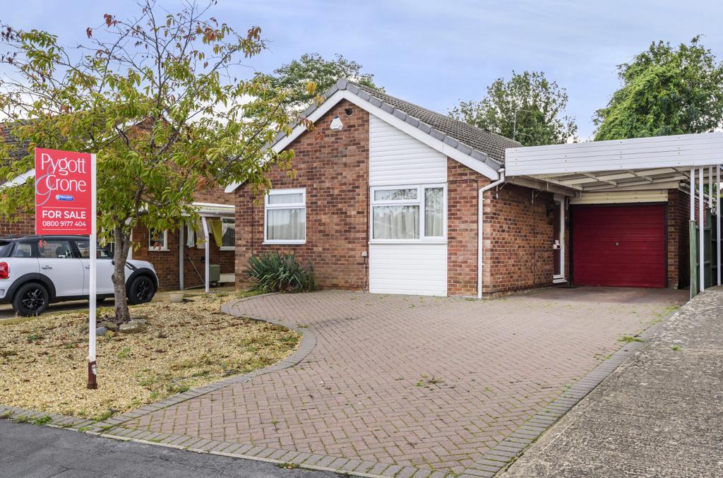 High Meadow, Grantham, Lincolnshire, NG31 2 bed bungalow for sale £219,950
