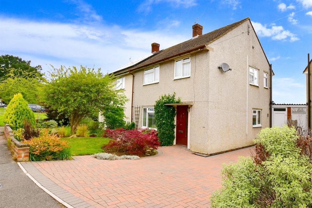 Oakmead, Tonbridge, Kent 3 bed semidetached house for sale £350,000