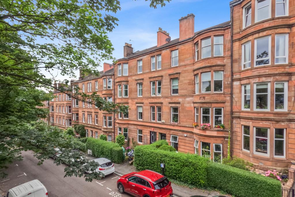 Fergus Drive, Flat 0/2, North Kelvinside, Glasgow, G20 6AT 2 bed flat