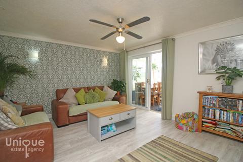 17 Allen Close, Fleetwood, FY7 8LD