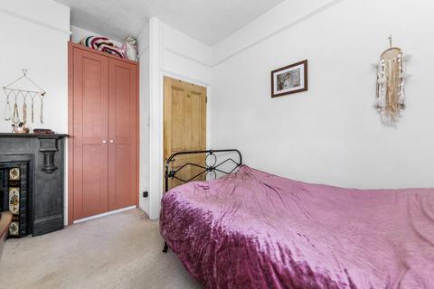 2 bedroom apartment to rent, Chaucer Road, Herne Hill, London, SE24