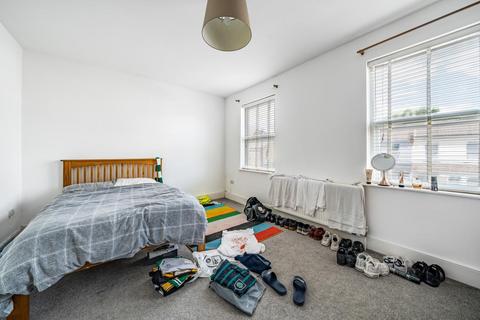 2 Ranelagh Road, London, N22 7TN
