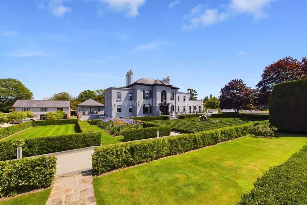 St Saviour 7 bed manor house for sale £17,000,000