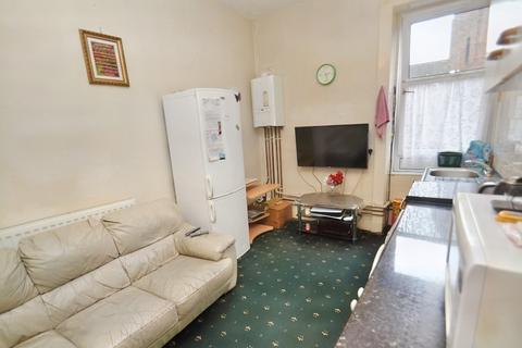 14 Niddrie Road, Glasgow, G42 8NS