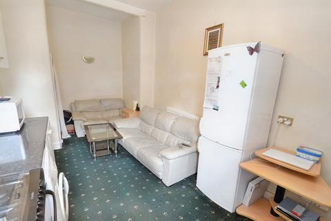 14 Niddrie Road, Glasgow, G42 8NS