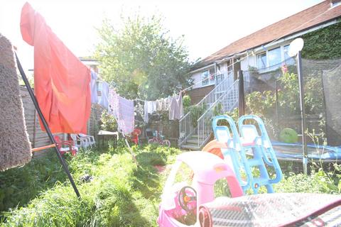 3 bedroom flat for sale, Ridgwell Road, Custom House, E16 3LN