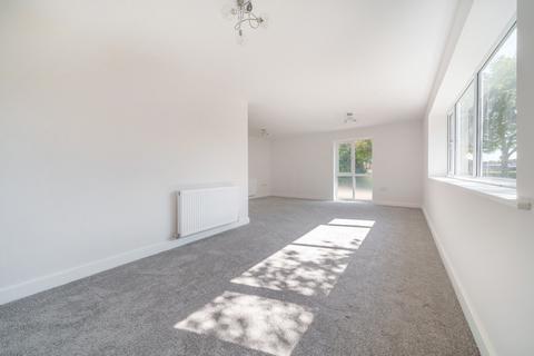 2 Ermine Drive, Navenby, Lincoln, LN5 0HB