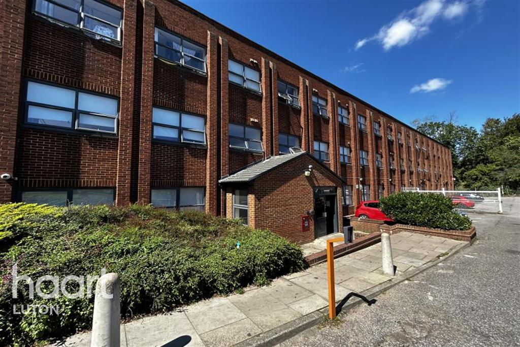 Shire House, Dallow Road 2 bed flat £1,200 pcm (£277 pw)