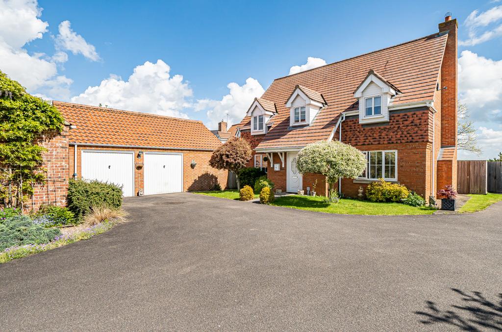 Chestnut Close, Digby, Sleaford, LN4 4 bed detached house for sale £