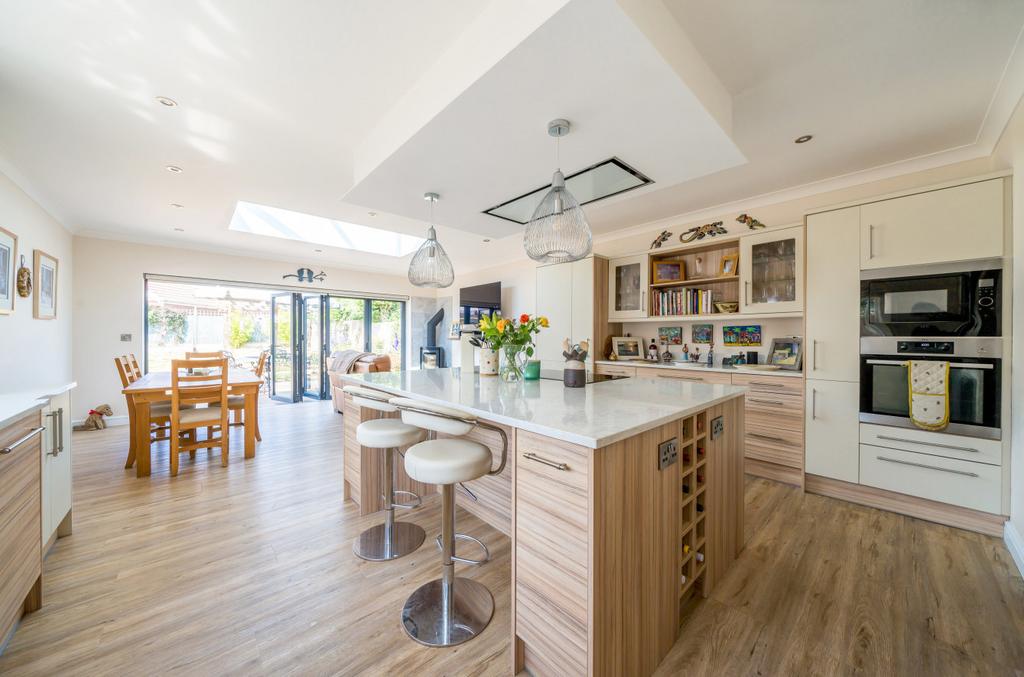 Lincoln Road, Ruskington, Sleaford, Lincolnsire, NG34 3 bed bungalow