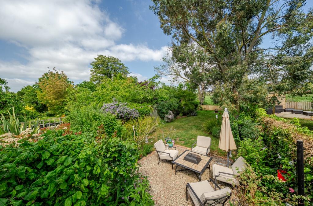 1295307-6-6827228817e46-ARW