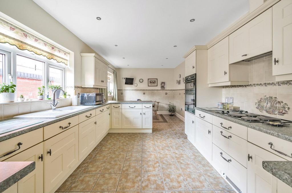 Mareham Lane, Sleaford, Lincolnshire, NG34 5 bed bungalow for sale £