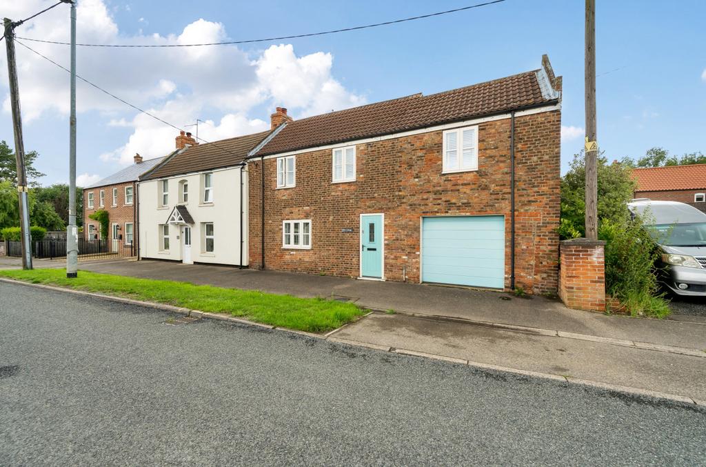 Old Main Road, Fleet Hargate, Holbeach, PE12 3 bed semidetached house
