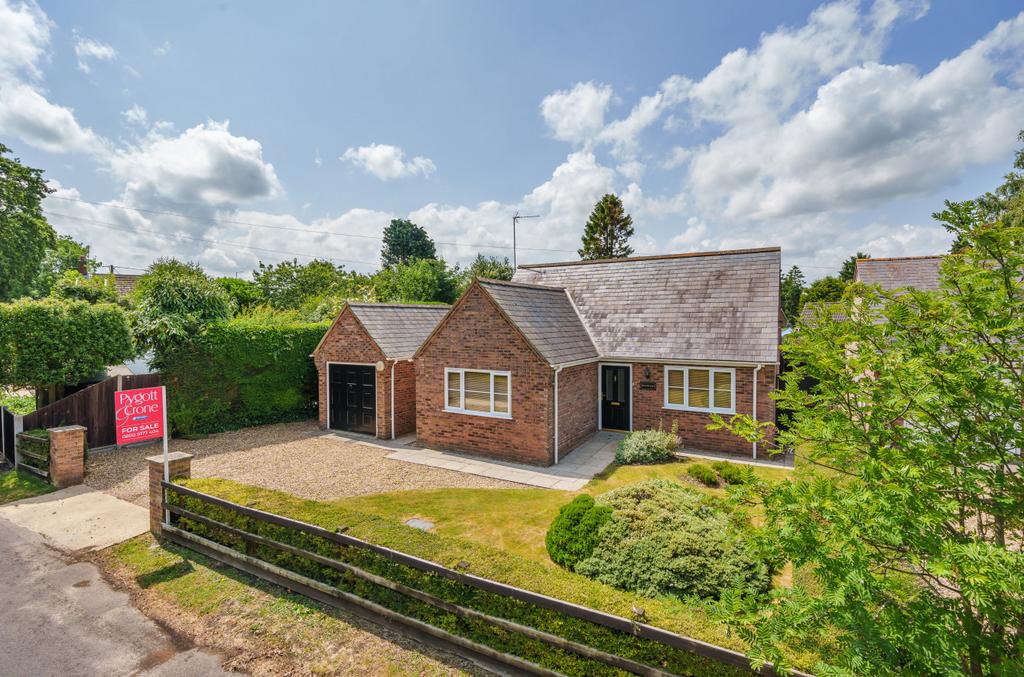 Lowgate, Fleet, Holbeach, PE12 3 bed bungalow for sale £280,000