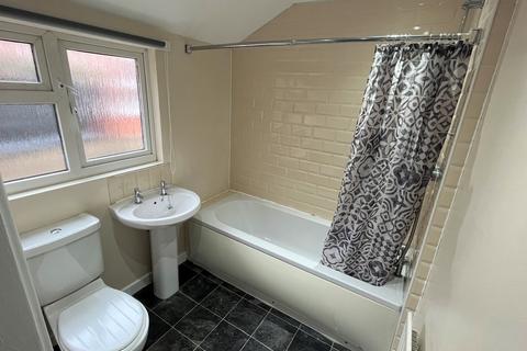 2 bedroom end of terrace house to rent, Sydney Terrace, Newark