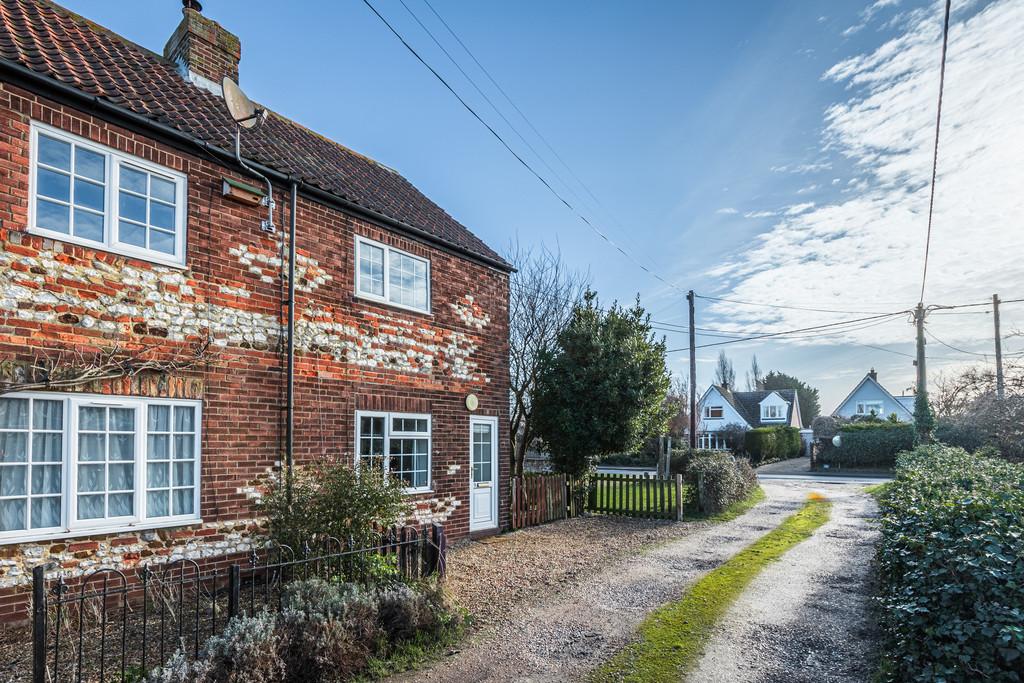 HolmeNextTheSea 2 bed cottage for sale £350,000