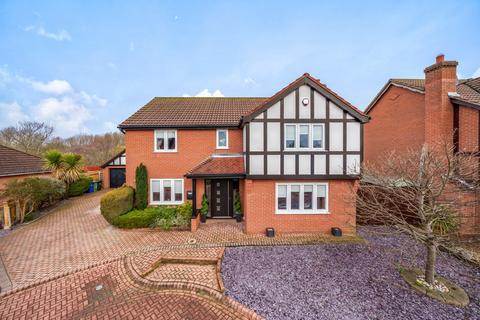 6 Blakeney Lea, Cleethorpes, DN35 0PD