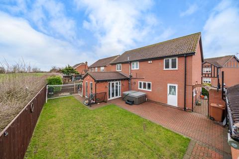 6 Blakeney Lea, Cleethorpes, DN35 0PD