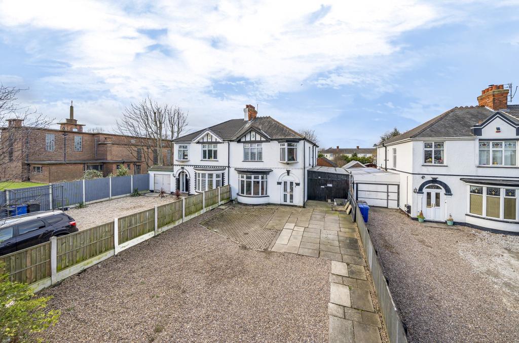 Scartho Road, Grimsby, N E Lincolnshire, DN33 5 bed semidetached house