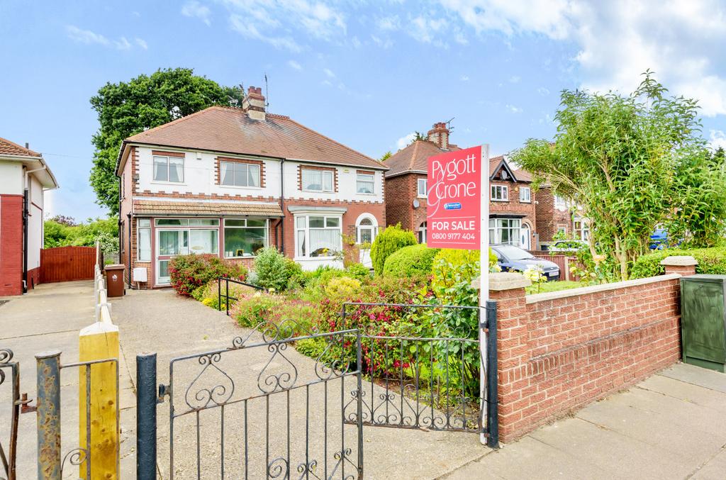 Laceby Road, Grimsby, N E Lincolnshire, DN34 3 bed semidetached house £155,000