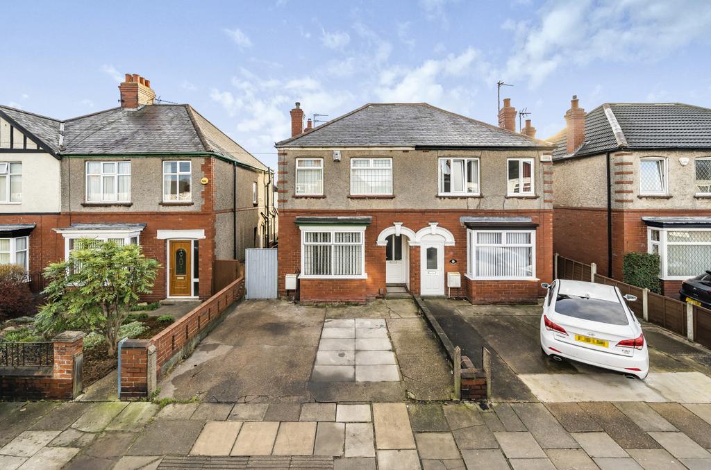 Elm Avenue, Grimsby, N E Lincolnshire, DN34 3 bed semidetached house for sale £129,950