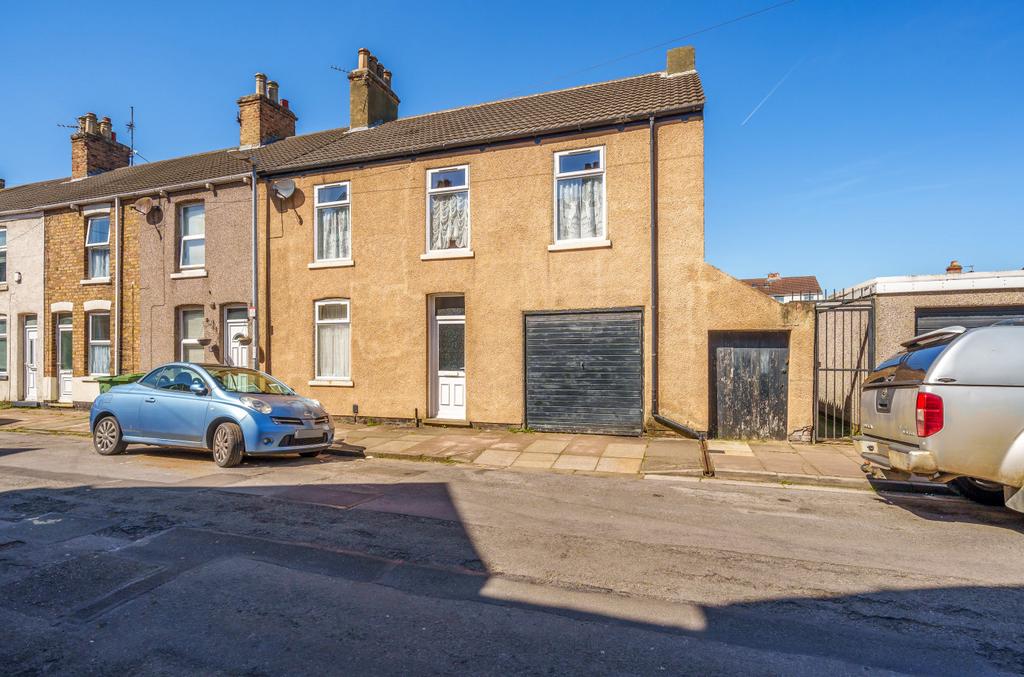 Edward Street, Cleethorpes, N E Lincs, DN35 6 bed terraced house for