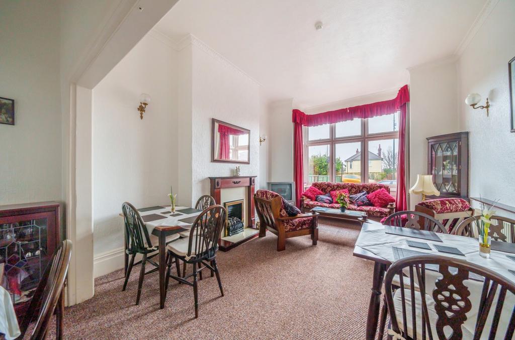 Clee Road, Cleethorpes, N E Lincs, DN35 5 bed terraced house for sale