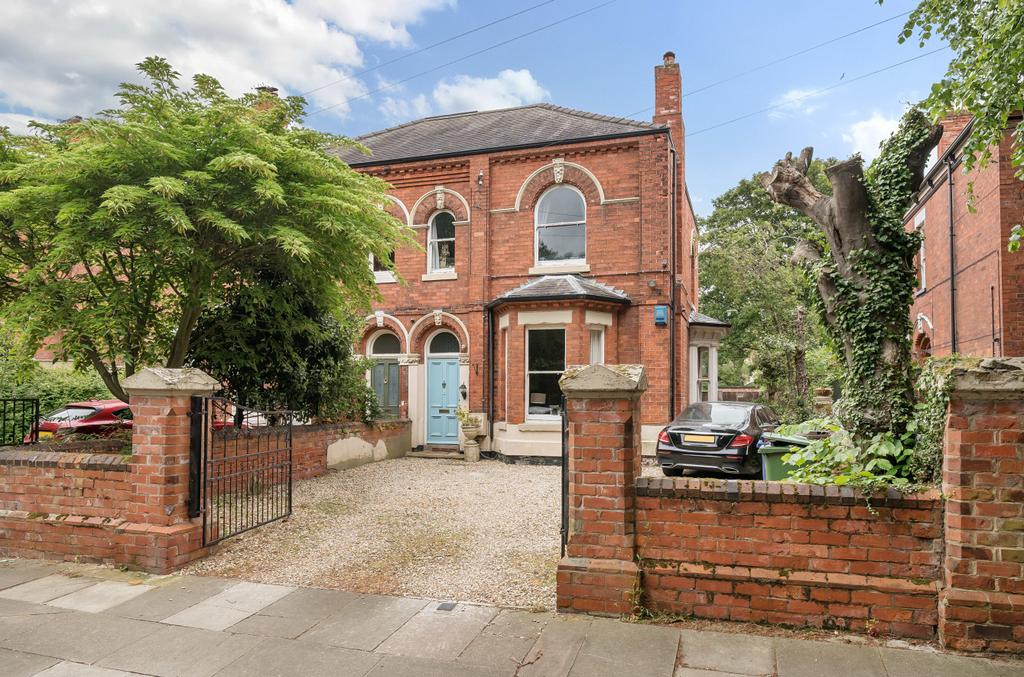 Abbey Park Road, Grimsby, N E Lincs, DN32 3 bed semidetached house for