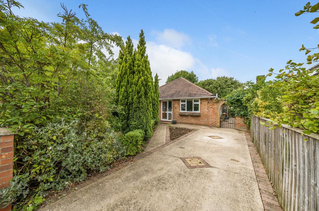 Radcliffe Road, Healing, N E Lincs, DN41 3 bed bungalow for sale £275,000