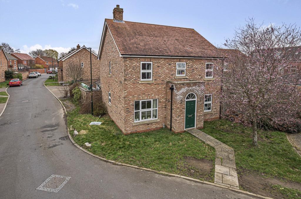 Pasture Lane, Scartho Top, Grimsby, Lincolnshire, DN33 4 bed detached