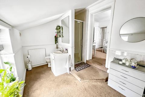147 Dover Road, Northfleet, Gravesend, DA11 9QX