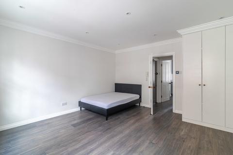 Studio to rent, Marshall Street, Carnaby W1