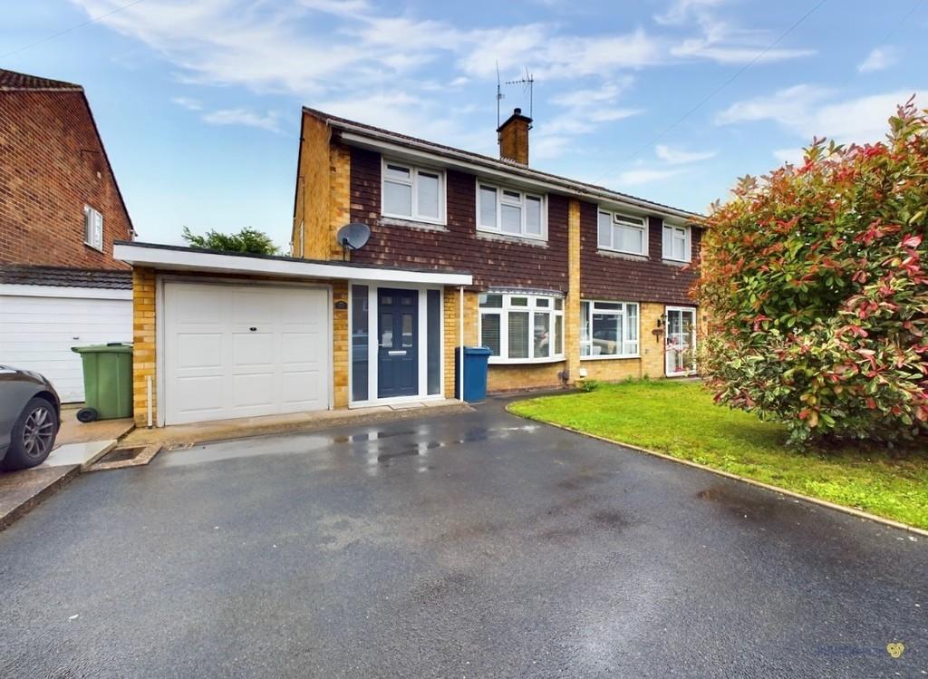 Winsford Crescent, Hillcroft Park... 3 bed semidetached house £250,000