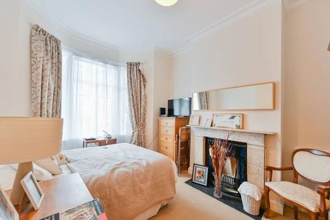 2 bedroom flat for sale, Duke Road, Glebe Estate, London, W4