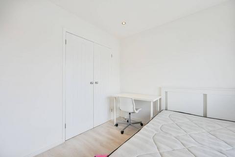 3 bedroom flat for sale, Guildford Park Avenue, Guildford, GU2