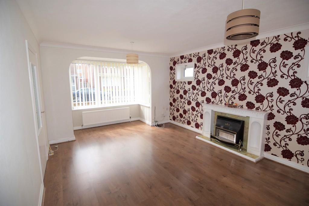 Kidbrooke Avenue, Blackpool 3 bed detached house £900 pcm (£208 pw)