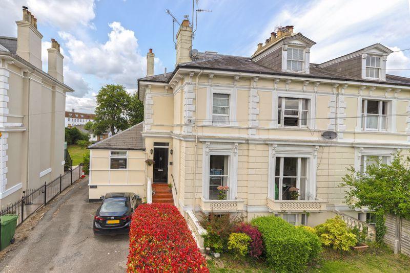 Lansdowne Road, Tunbridge Wells 2 bed apartment for sale £349,500