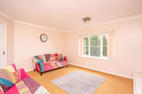 2 bedroom flat for sale - Sannders Crescent, Tipton