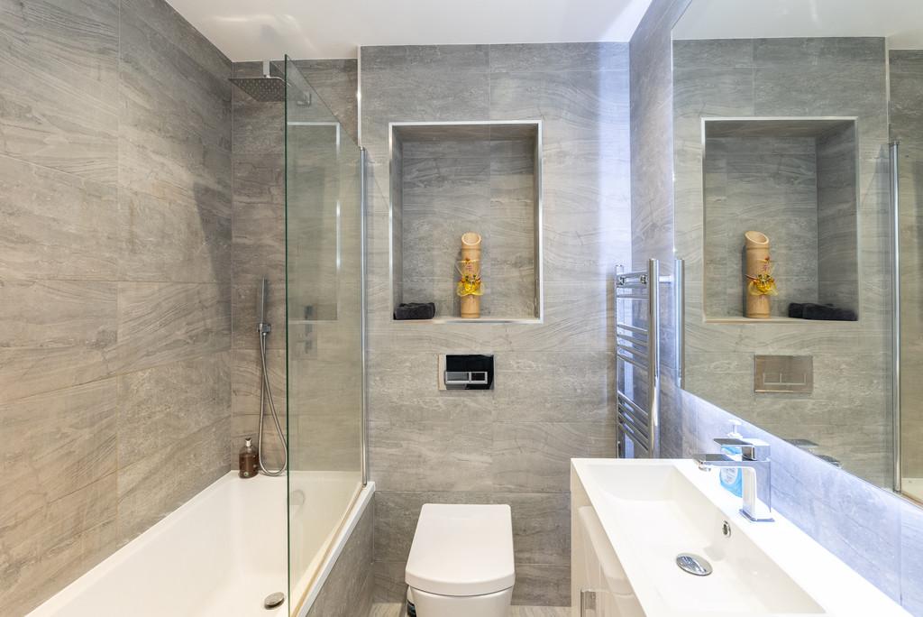 Lincoln Road, Dorking 1 bed apartment for sale £220,000