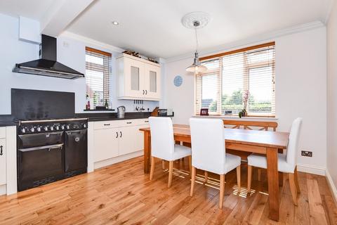 2 Downsview Gardens, Dorking, RH4 2DX