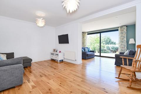 2 Downsview Gardens, Dorking, RH4 2DX