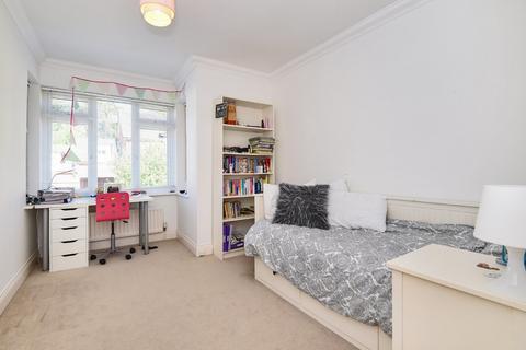 2 Downsview Gardens, Dorking, RH4 2DX