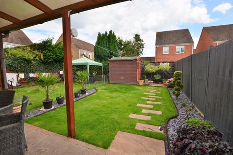 3 bedroom semi-detached house for sale, Rochfords Gardens, Slough