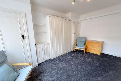 Studio to rent, Du Cane Court Balham High Road Balham SW17 7JX